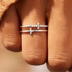 NWT Women’s double cross ring